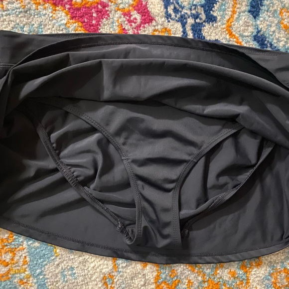 Jaclyn Smith Floral Sweetheart Neckline Animal Print Halter Tankini set - Picture 12 of 14